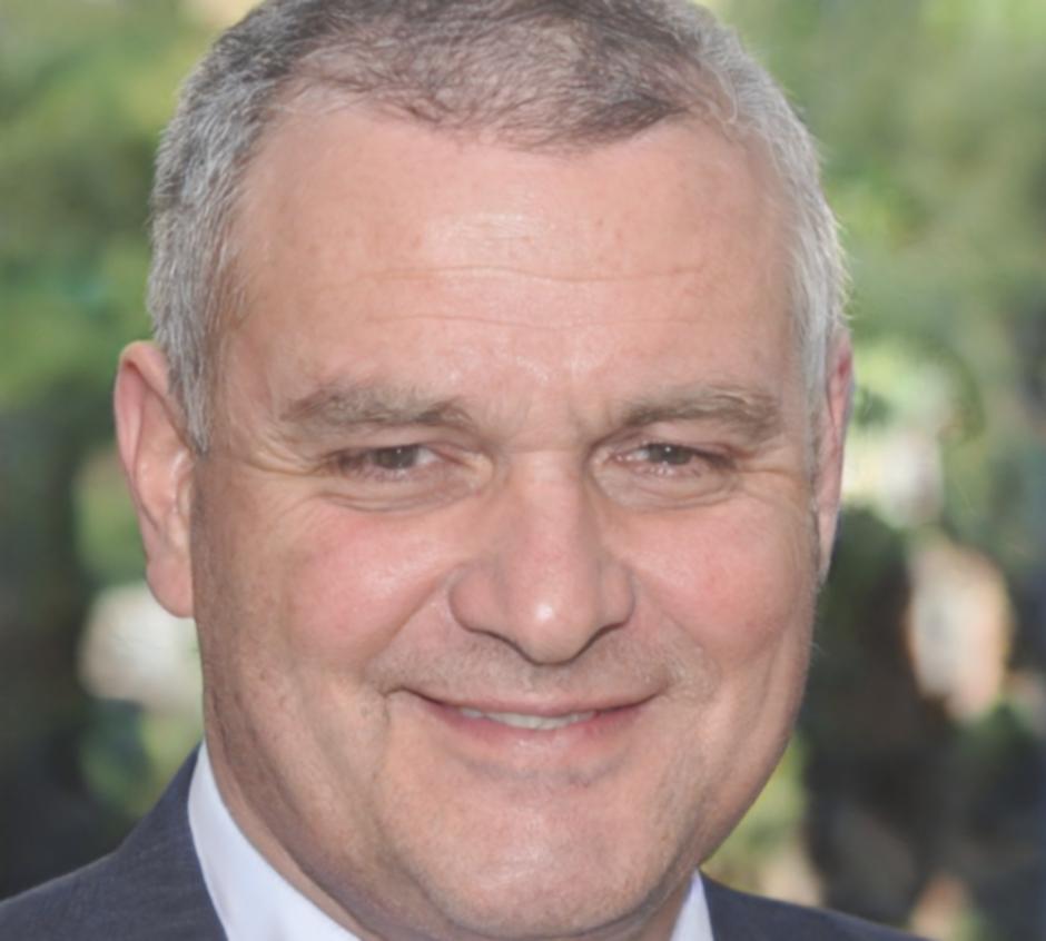 Miembro del equipo de miravexiora especializado en análisis financiero