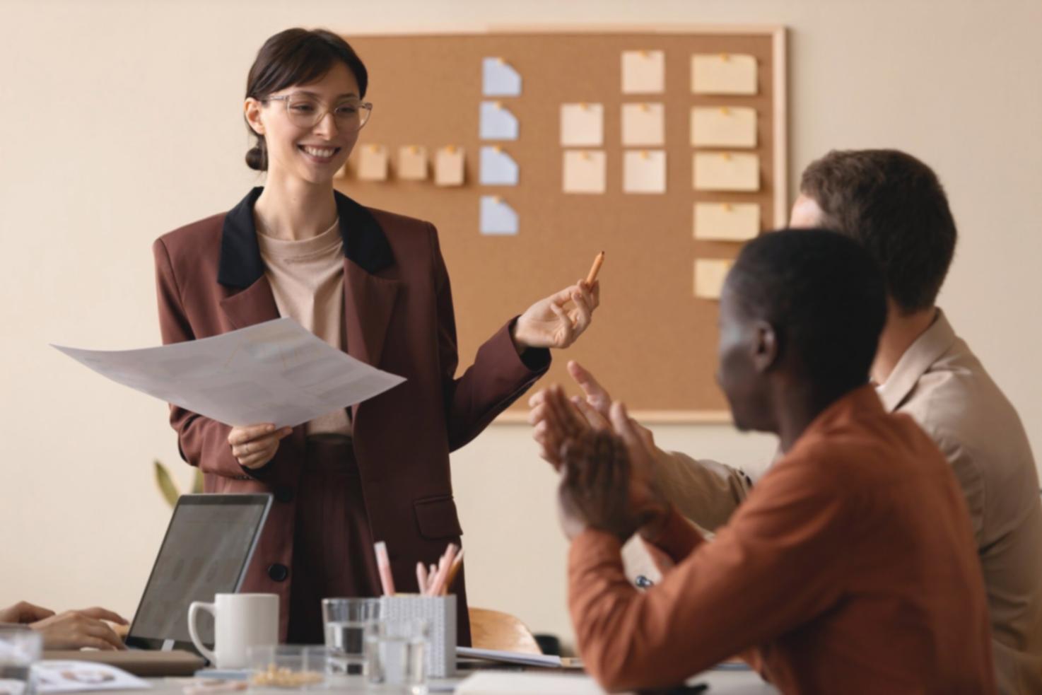 Análisis financiero detallado con datos comparativos de empresas